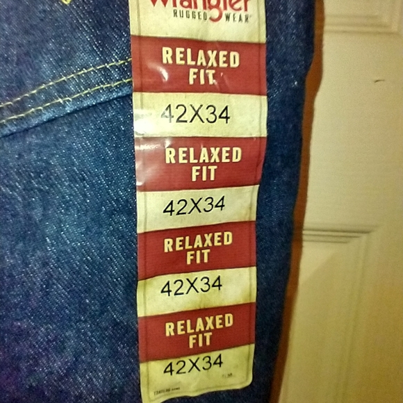 NWT Wrangler Rugged Wear Blue Dark Wash Denim Jeans Men's sz 42x34. - Picture 6 of 9
